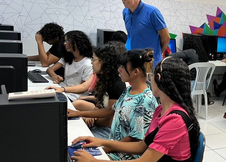 Mais 103 jovens do Centro e do BTN iniciaram o Curso de Informática Básica