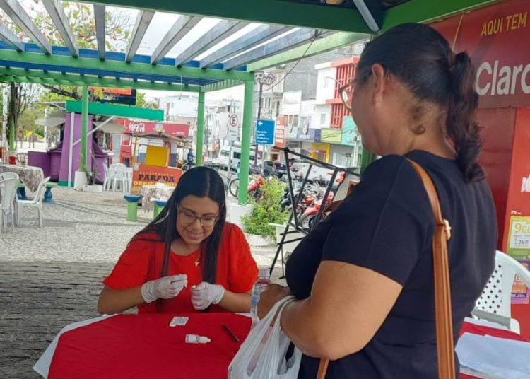 DEZEMBRO VERMELHO 01 Prefeitura de Paulo Afonso Centro de Testagem e Aconselhamento (CTA) promove testes rápidos e orientação em alusão ao dezembro vermelho