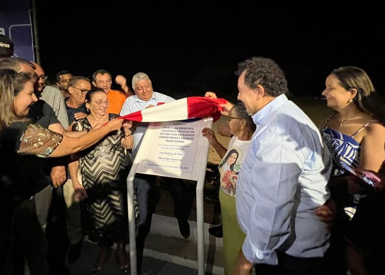 Com grande presença de moradores, Marcondes entrega passagem de pedestre, ciclista e requalificação das Duas Águas