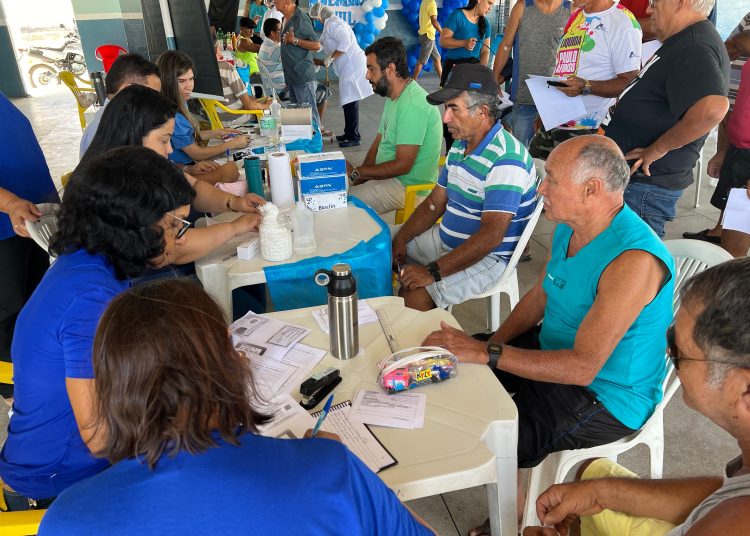 Em campanha do Novembro Azul, mais de 40 homens são atendidos com diversos serviços numa parceria entre o Lacen e Sesau