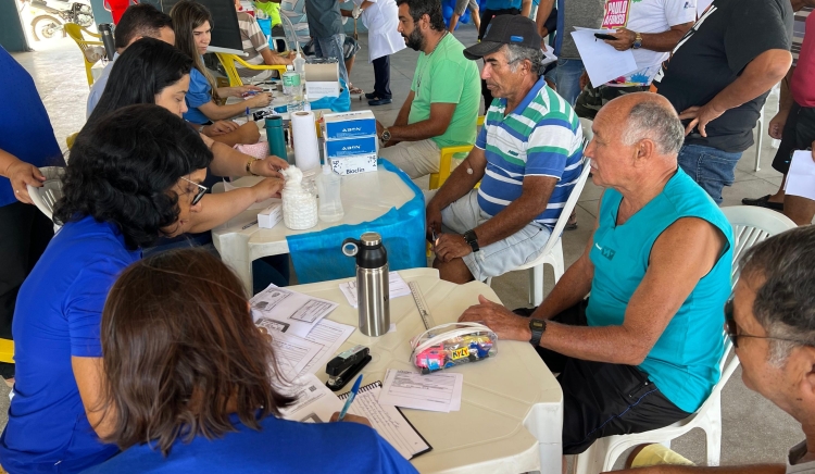 Em campanha do Novembro Azul, mais de 40 homens são atendidos com diversos serviços numa parceria entre o Lacen e Sesau
