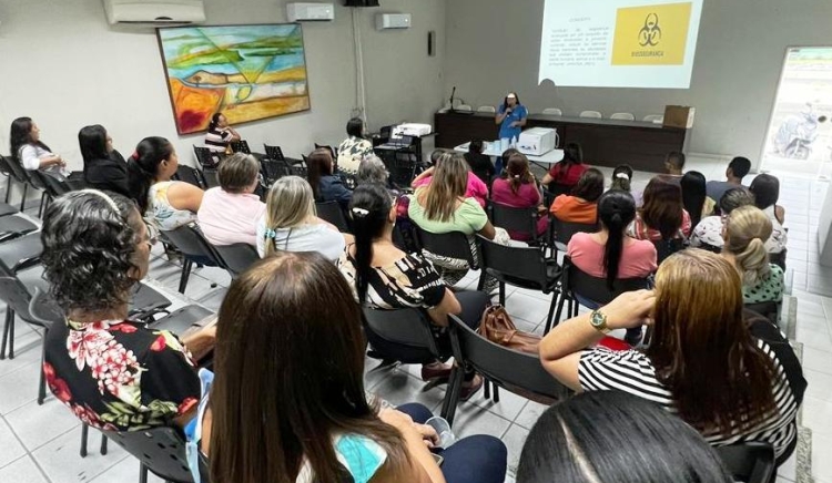 Boas práticas de biossegurança foi o tema da capacitação realizada pelo NEP para técnicos e auxiliares em Saúde Bucal