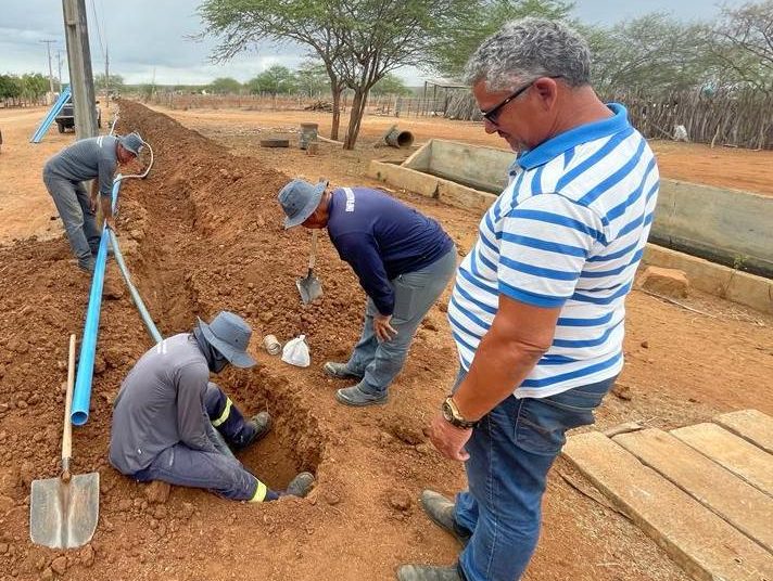 REDE CAMPOS NOVOS 01 Prefeitura de Paulo Afonso Campos Novos recebe melhorias para o abastecimento de água com a instalação da rede de 75 polegadas e beneficia mais de 60 famílias
