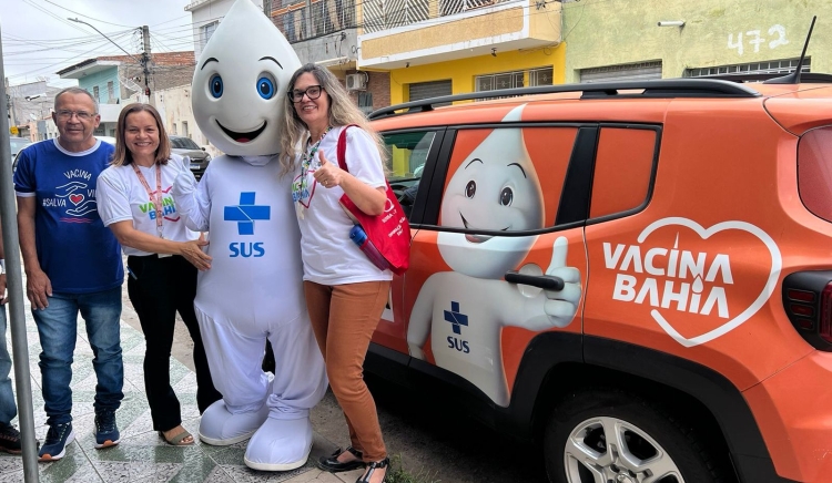 Coordenação da Regional Norte de Paulo Afonso visita sala de vacinas para acompanhar o funcionamento das atividades