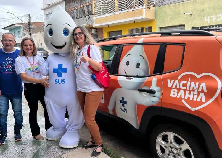 Coordenação da Regional Norte de Paulo Afonso visita sala de vacinas para acompanhar o funcionamento das atividades