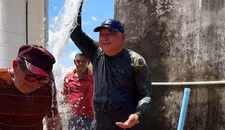 No Campos Novos, Marcondes entrega nova rede de abastecimento de água e celebra ação que contempla 60 famílias