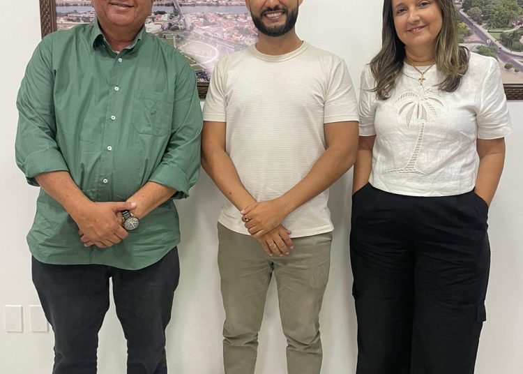 Aluno egresso da rede municipal, bolsista de cursinho e morador da Casa do Estudante, conclui curso de Medicina e é contratado pela gestão