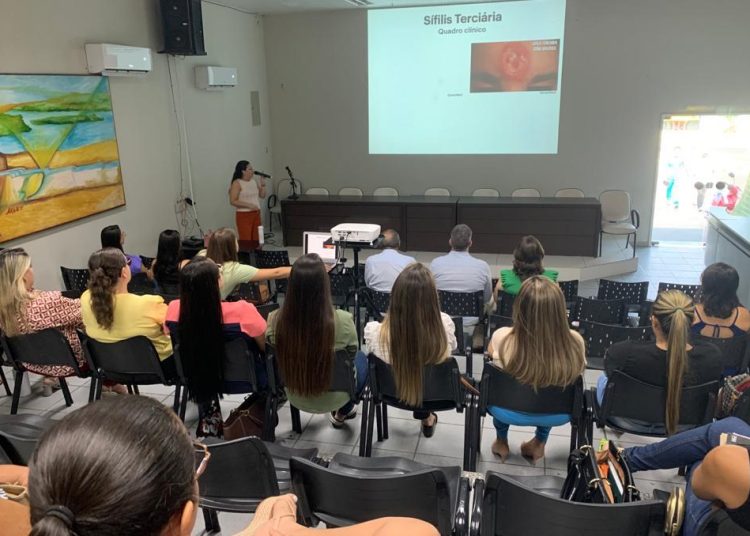 Enfermeiros e médicos participaram de capacitação sobre sífilis, HIV e PEP