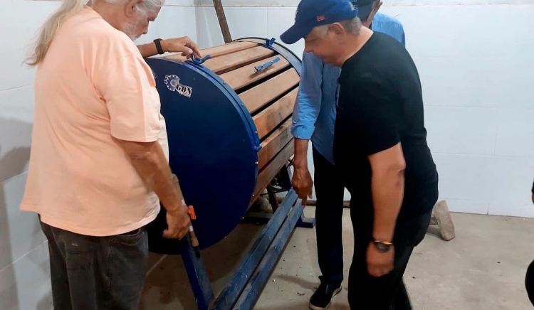 Em visita a Casa de Farinha no povoado Bonomão, Marcondes autoriza melhorias para o seu funcionamento