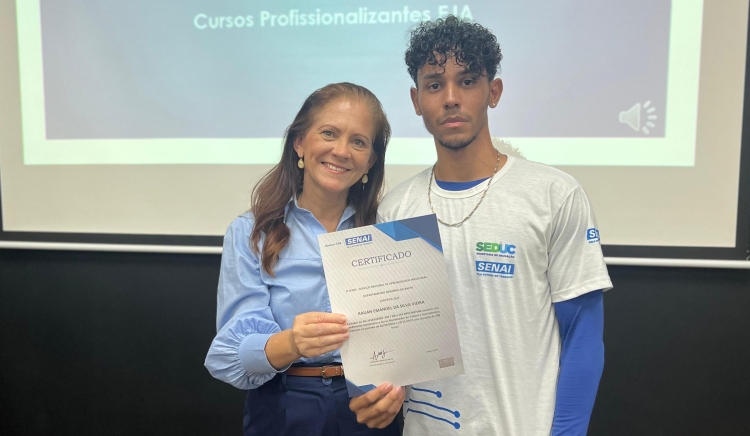 40 alunos do EJA concluem curso de Formação Profissional dos Estudantes