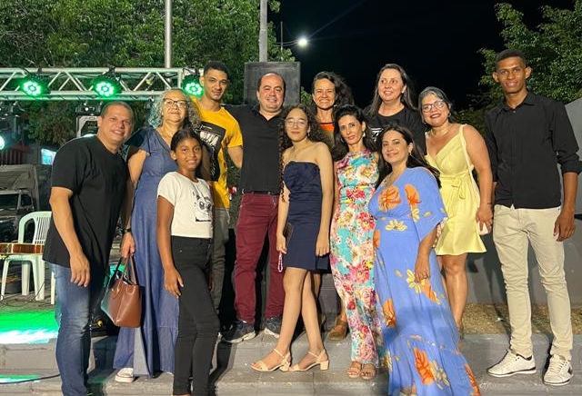 Estação Juventude e Arte em Cena promovem a certificação de 55 pessoas nos cursos de violão, dança e canto