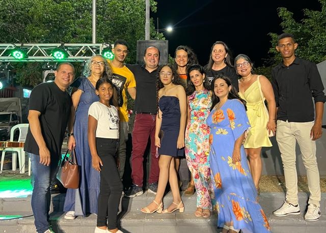 Estação Juventude e Arte em Cena promovem a certificação de 55 pessoas nos cursos de violão, dança e canto