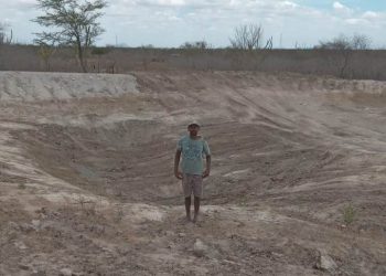 Prefeitura inicia limpeza de barreiros na área rural ofertando melhorias para o homem do campo