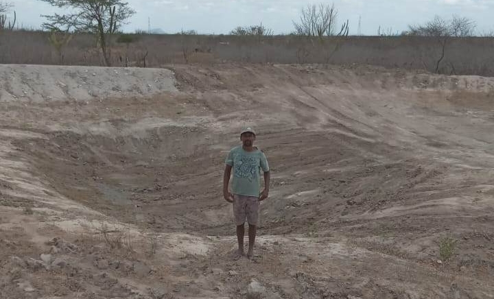 Prefeitura inicia limpeza de barreiros na área rural ofertando melhorias para o homem do campo