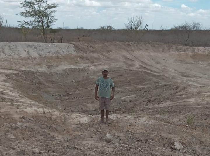Prefeitura inicia limpeza de barreiros na área rural ofertando melhorias para o homem do campo