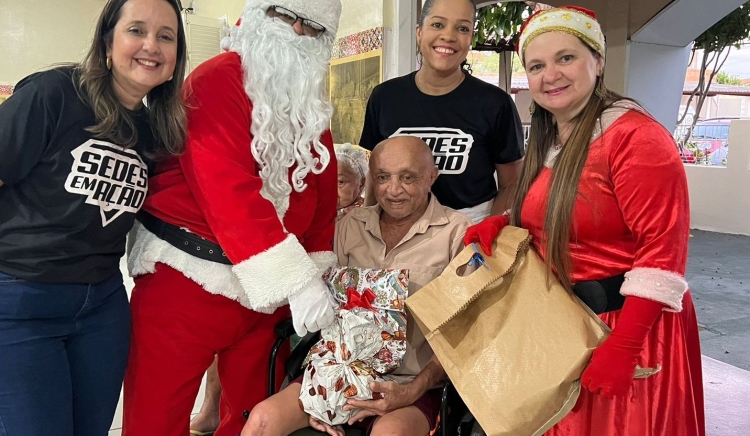 Idosos da Casa de Repouso São Vicente de Paulo ganham festa de natal