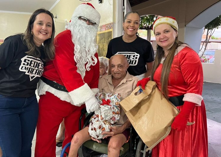 Idosos da Casa de Repouso São Vicente de Paulo ganham festa de natal