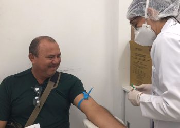 Pacientes da rede de saúde realizam exames e atividade lúdica durante encerramento do Novembro Azul no Lacen