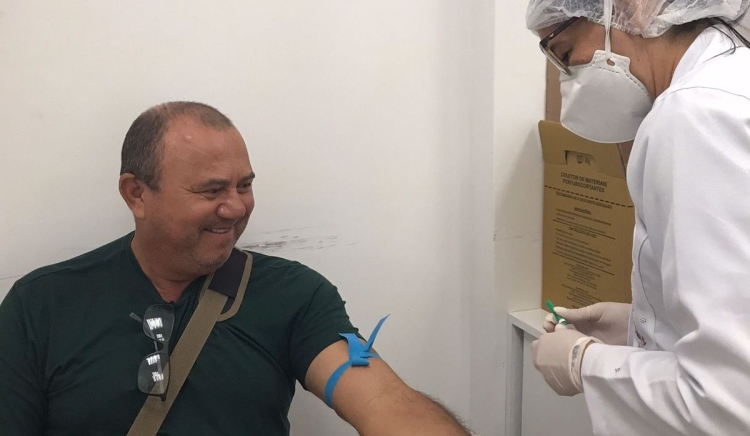 Pacientes da rede de saúde realizam exames e atividade lúdica durante encerramento do Novembro Azul no Lacen