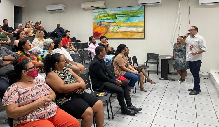 Secretário de Saúde Adonel Gomes é homenageado pela Pastoral da Aids na Premiação Solidária