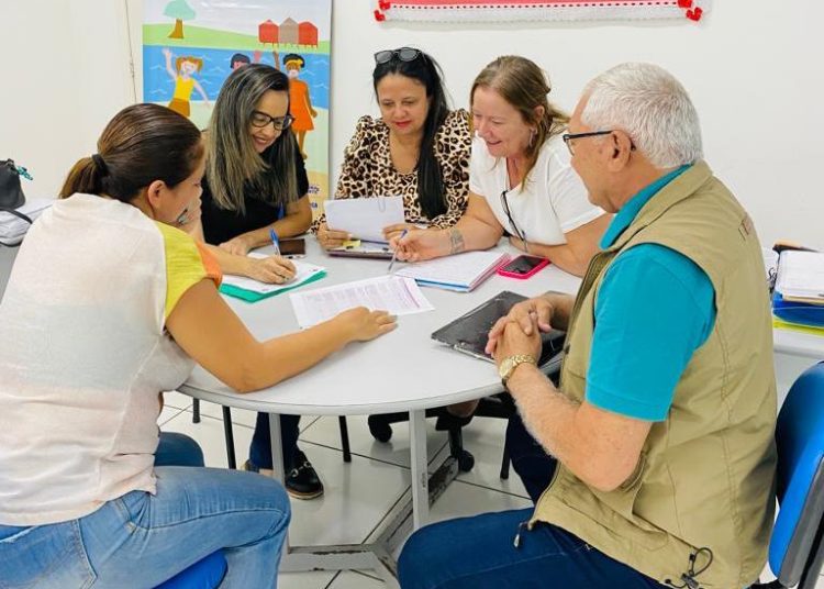 SELO UNICEF 01 Prefeitura de Paulo Afonso Selo UNICEF e Conselho Tutelar se reúnem para discutir sobre o Sipia
