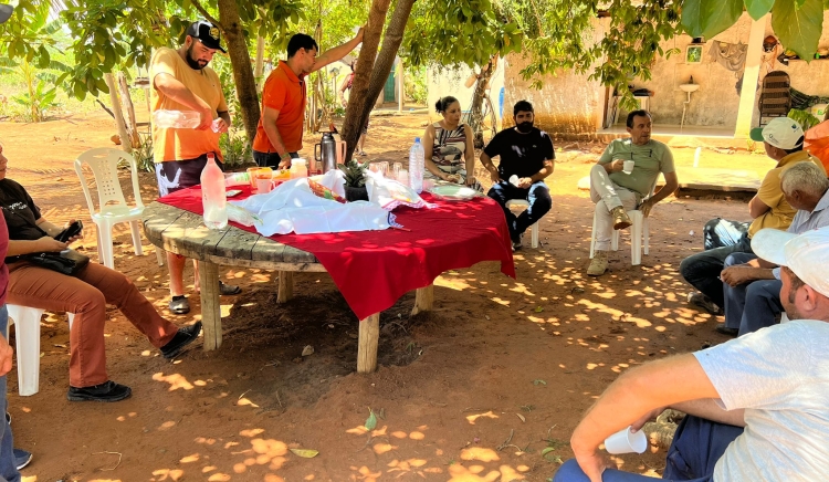 Equipe da Seagri visita povoado Matinha e conversa com produtores da Associação Agroleite