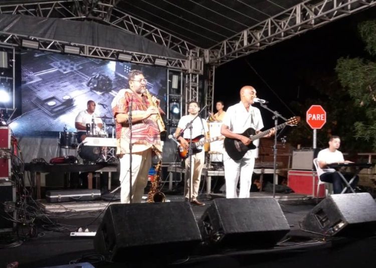Izael de Jesus e Zé Ivan animaram o Reveillon no Bairro Tancredo Neves