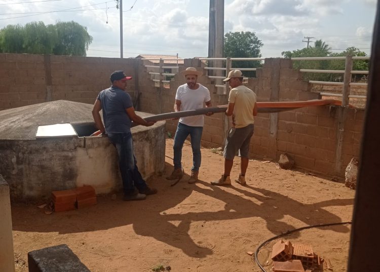 Seagri disponibiliza dois carros pipas para abastecimento de água para o consumo humano e animal no povoado Casa de Pedra
