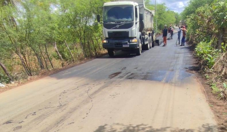 Seinfra retoma pavimentação asfáltica do acesso a Caiçara 2  e recupera trechos da Vila Matias, Pontal da Vila Matias e Tigre