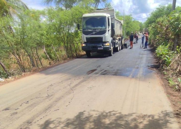 Seinfra retoma pavimentação asfáltica do acesso a Caiçara 2  e recupera trechos da Vila Matias, Pontal da Vila Matias e Tigre