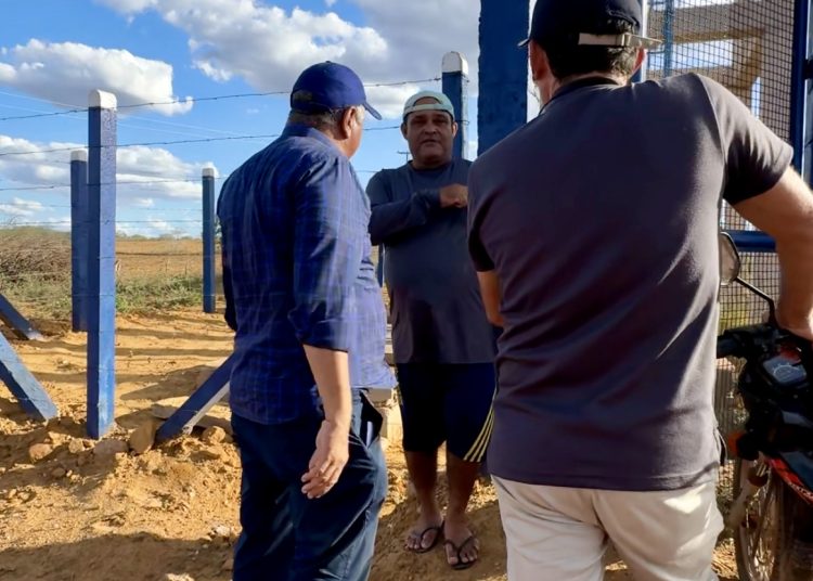 VISITA POVOADO VARZEA 04 Prefeitura de Paulo Afonso Marcondes autoriza abastecimento de água na Várzea beneficiando ainda a Lagoa do Rancho, Serrote, Alagadiço, Macambira e Bonomão