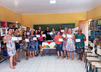 21 mulheres do povoado Várzea concluem oficina de pintura em tecido
