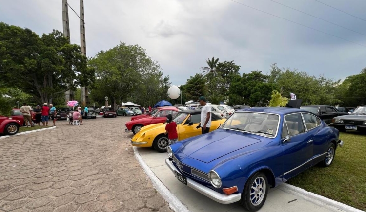 5º Encontro de Carros Antigos reuniu colecionadores e admiradores no Parque Belvedere