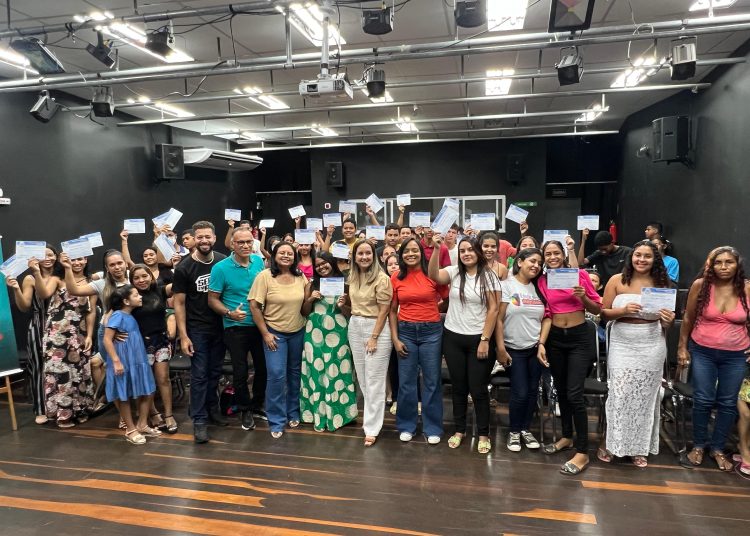 Mais 47 alunos do Curso de Informática Básica recebem certificado de conclusão