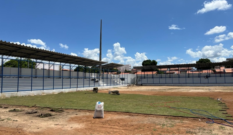 Estádio Álvaro de Carvalho, antigo Ruberleno recebe instalação de grama