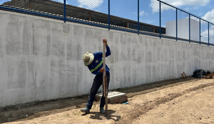 Prefeitura investe no esporte com a requalificação do Estádio Álvaro de Carvalho e obra está bastante avançada