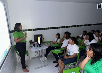 Parceria entre a Sedes e Grau Técnico promove minicursos para 35 adolescentes do NUCA
