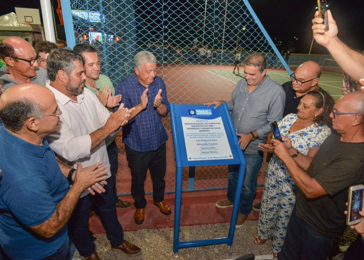Com participação de moradores e esportistas o Complexo Esportivo do BNH Bareta foi entregue neste sábado (16)