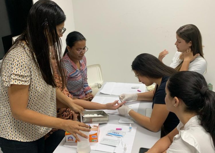 Enfermeiras da atenção primária à saúde participam de capacitação sobre teste rápido