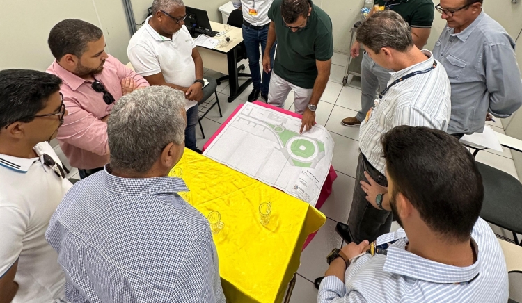 Equipe da gestão municipal, junto com o prefeito em exercício Marcondes Francisco, reúne-se com estafe do Assaí para falar sobre rotatória