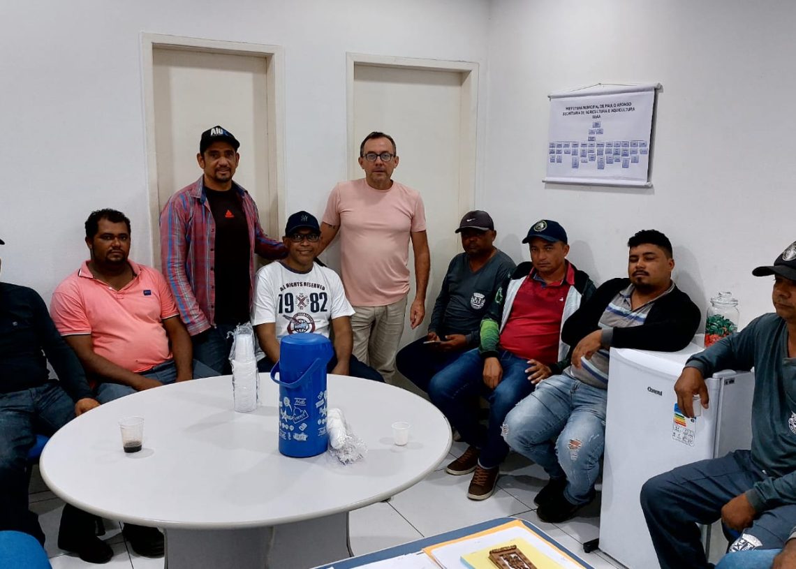 Reunião com tratoristas aborda mais uma frente de trabalho para aração de terra