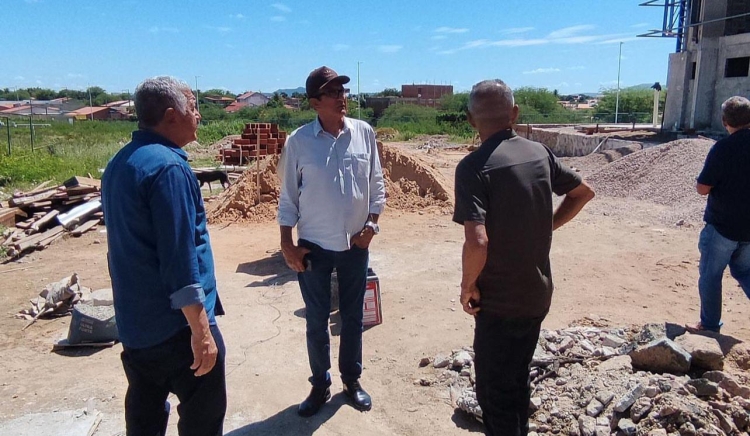 Construção de galpão coberto da Ceasa está em andamento e área compreende 1.800m² de espaço multiuso