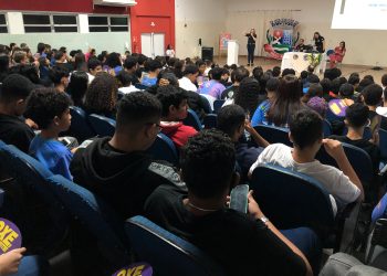 Seduc em parceria com a DEAM realiza palestra sobre violência doméstica e sexual na Escola João Bosco