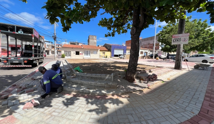 Seinfra segue com a requalificação da Praça da Marieta Ferraz