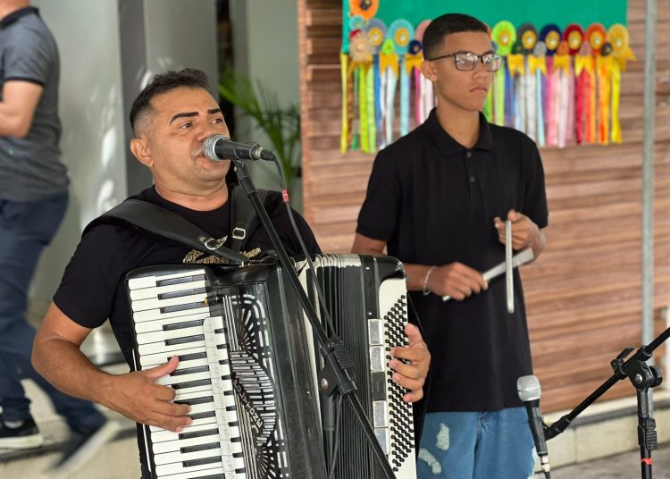 Forró dos servidores celebra confraternização com muita animação e dança