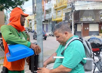 Novas lixeiras são instaladas na Avenida Getúlio Vargas