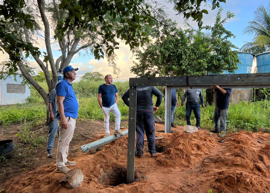 Prefeito em exercício e secretários acompanham serviço de duplicação da oferta de água no povoado São José