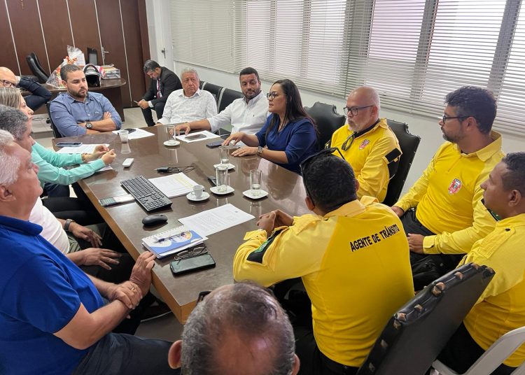 REUNIÃO COM AGENTES DE TRÂNSITO 01 Prefeitura de Paulo Afonso Agentes de Trânsito apresentam demandas da categoria ao prefeito em exercício