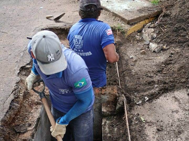 Seinfra realiza manutenção nas caixas de esgoto do Siriema III e nos bueiros do município
