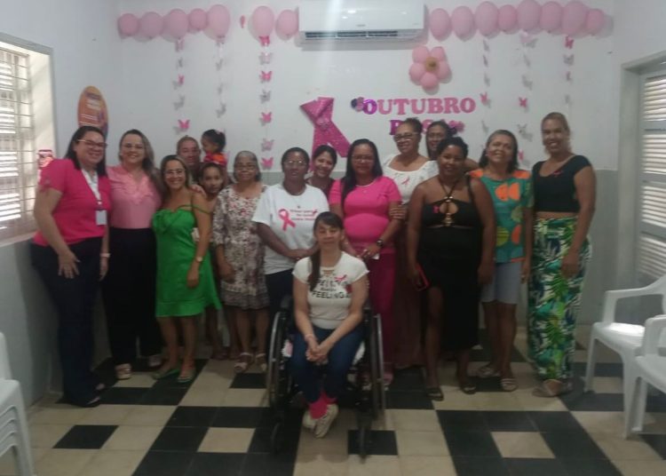 CRAS do Centro realiza roda de conversa em alusão ao Outubro Rosa com grupo do PAIF
